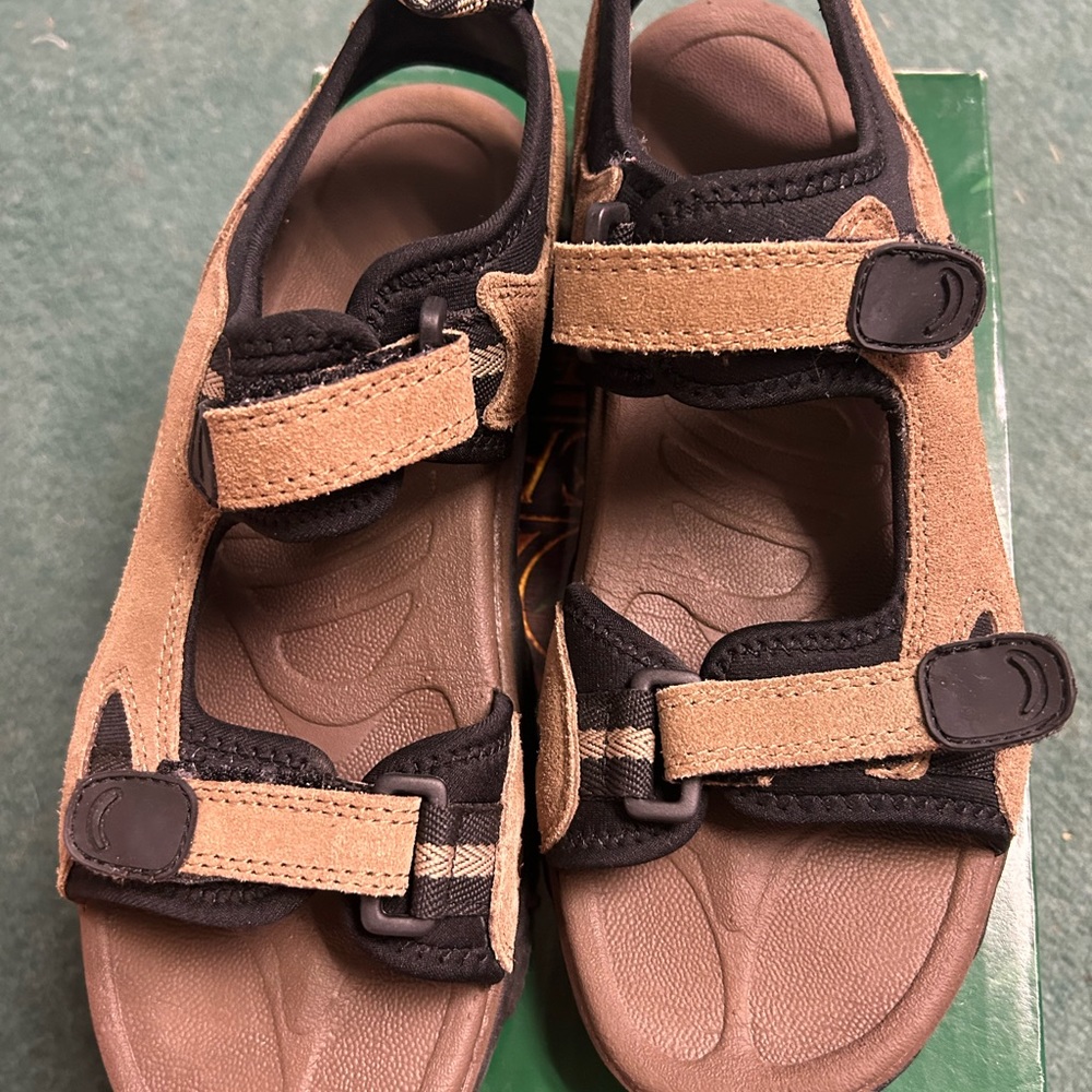 Redhead Finley sandals